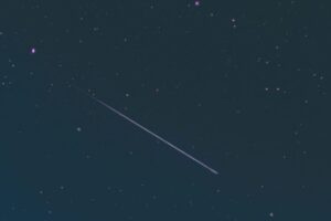 diego-ph-5LOhydOtTKU-unsplash-scaled-e1751532514702.jpg Astronómovia pozorujú objekt z cudzieho hviezdneho systému.