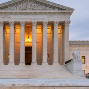 Najvyšší súd USA povolil Trumpovej administratíve deportovať osem mužov bez doku...