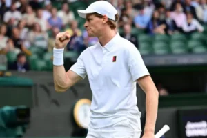 Wimbledon: Jannik Sinner bez problémov prešiel cez Aleksandra Vukica.