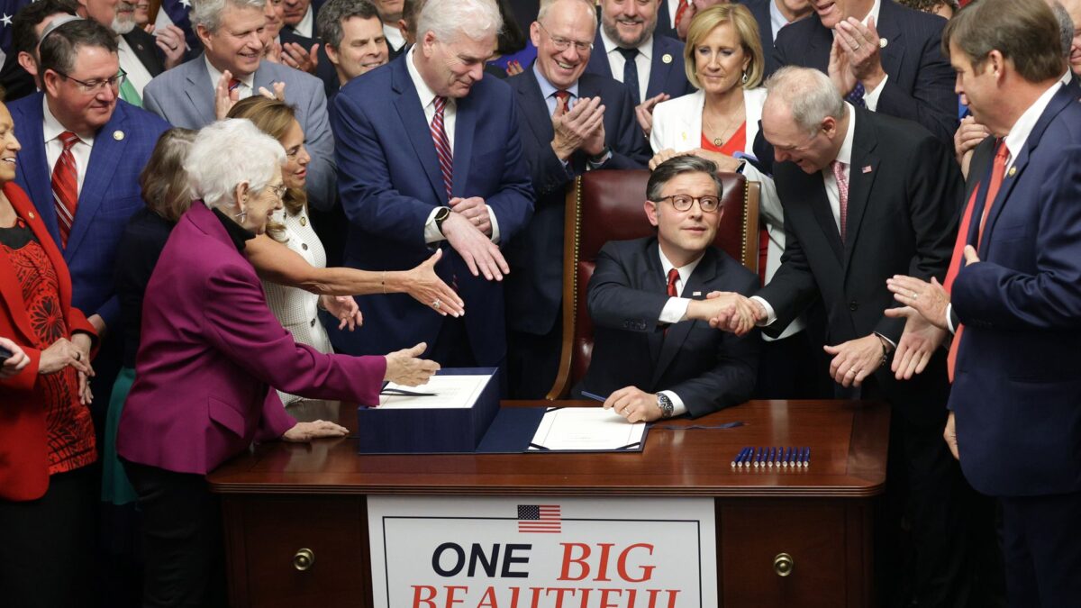 Čo Trumpov „skvelý, nádherný zákon“ naozaj urobí s programami Medicaid a SNAP