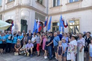Matica slovenská protestovala v Košiciach proti aktivitám firmy Manevi SK a odstráneniu tabule maršala Hadika Matica slovenská protestovala v Košiciach proti aktivitám firmy Manevi SK a odst...