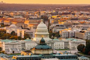 Biely rasista obvinený v súvislosti so zoznamom cieľov, ktorý zahŕňal federálnyc...