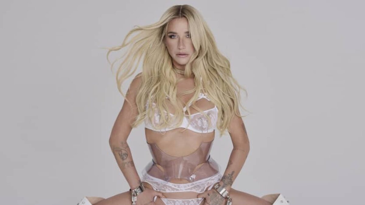 Kesha je späť, aby oslobodila recess pop.