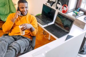 Šéfovia si začínajú všímať svojich „premierne zamestnaných“ pracovníkov – jeden ...