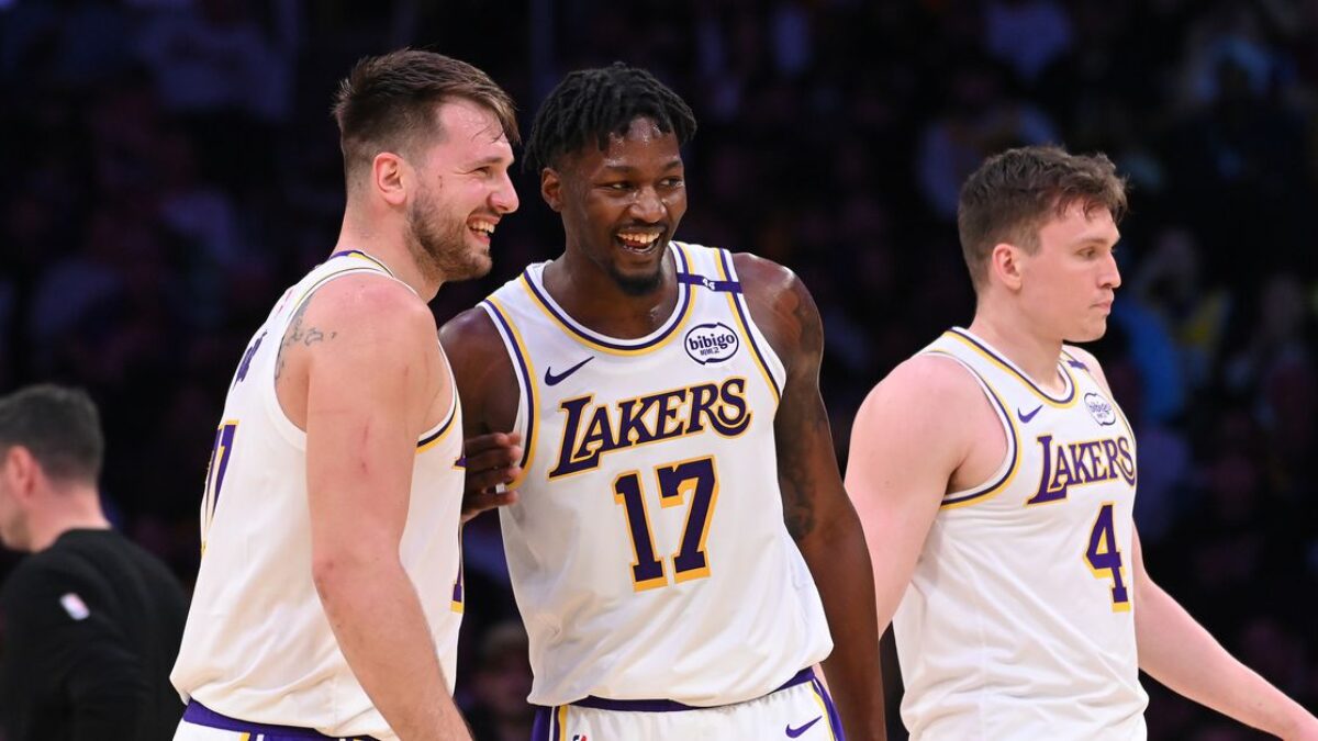 Špekulácie o odchode Doriana Finney-Smitha z Lakersov kolujú. Čo si o tom pomyslí Luka Dončič?