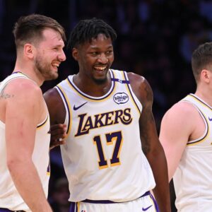 Špekulácie o odchode Doriana Finney-Smitha z Lakersov kolujú. Čo si o tom pomysl...