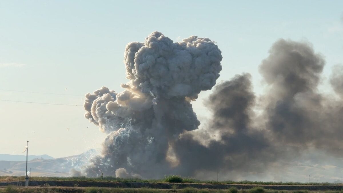 Sklady s ohňostrojným materiálom v Kalifornii explodovali, sedem ľudí sa ešte pohľadáva.