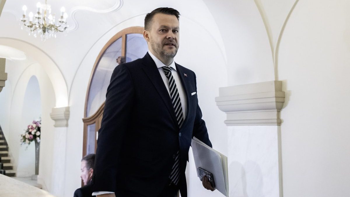 Zablokovanie eurofondov samosprávam navrhol člen Hlasu.