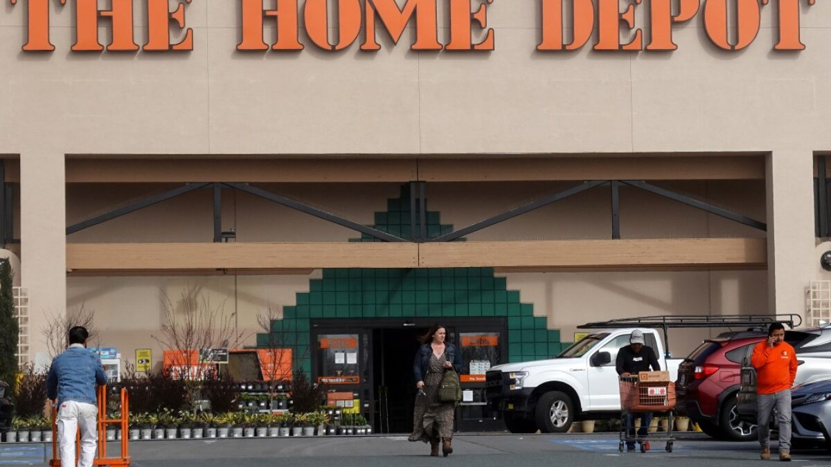 Najnovší obchod Home Depot signalizuje strategický posun vo fúziách a akvizíciách.