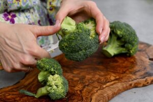 Tento vegánska brokolicovo-zemiaková polievka je ako liek pre môj žalúdok