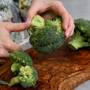 Tento vegánska brokolicovo-zemiaková polievka je ako liek pre môj žalúdok