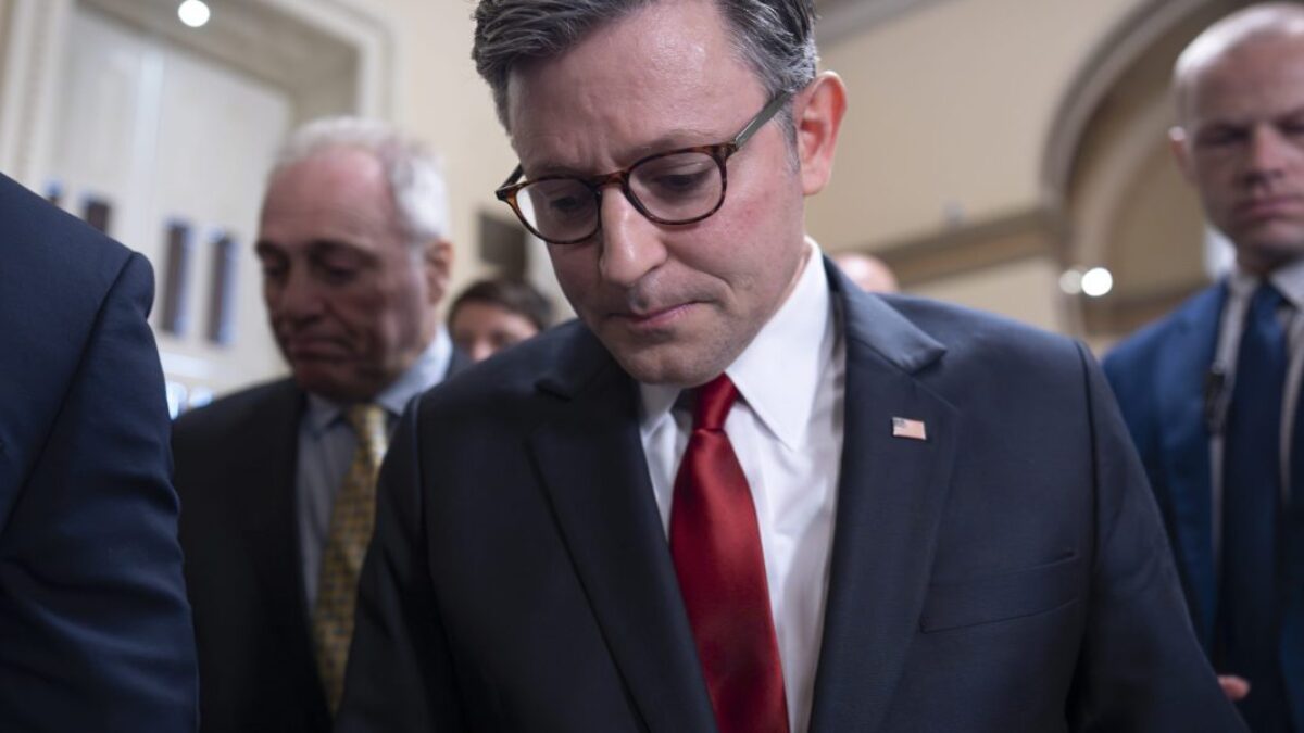 V neskorých hodinách sa skupina z Republikánskej strany v Snemovni nedohodla na Trumpovom daňovom zákone, keďže sa proti postavili umiernení aj krajne pravicoví poslanci.