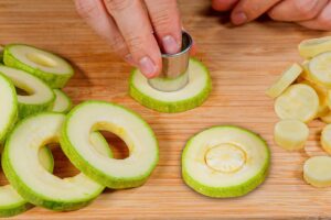 Ak máš 1 cuketu, priprav si tento ľahký a chutný recept! 2 spôsoby prípravy.