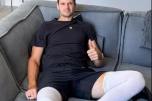 Hubert Hurkacz podstúpil operáciu kolena, plné zotavenie plánuje pred návratom.