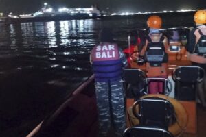 Trajekt na Bali sa potopil, pričom sa hlásia obete aj nezvestní.