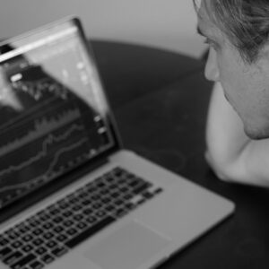 GBP/USD výhľad: Pokles pre obavy z britskej fiškálnej situácie a NFP.