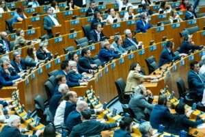 Vedúci predstavitelia Európskeho parlamentu dostali významné zvýšenie platu.