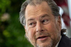 Nový šéfovský trend: Chváliť sa, že AI zvláda presne X% práce.