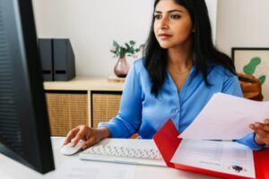 Koľko hodín Američania trávia prácou, spánkom a domácimi prácami.