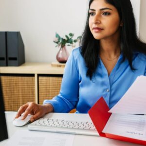 Koľko hodín Američania trávia prácou, spánkom a domácimi prácami.