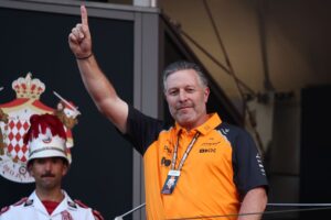 F1 špekulácie: Zak Brown z McLarena by nebol „prekvapený“, ak by Max...