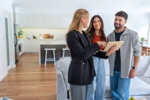 gettyimages 2148757444 e1751478723620.jpg Ceny bytov klesajú. Generácia Z a mileniáli: Toto by mohla byť vaša šanca dostať...