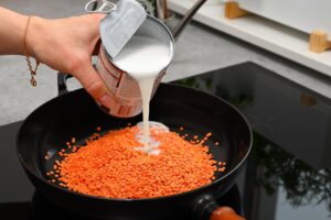 Pridajte kokosové mlieko k červenej šošovici!