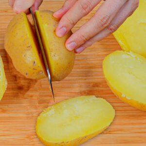 Nakrájajte zemiaky na pol! Iba 3 hlavné ingrediencie!