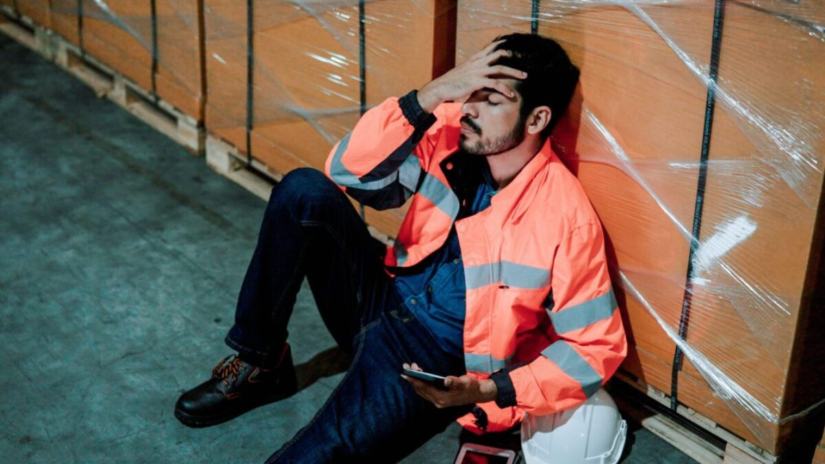 Generácia Z sa vzďaľuje od vysokých škôl a preferuje „istšie“ remeselné práce, no stavební inšpektori, elektrikári a instalatéri majú v skutočnosti najvyššiu mieru nezamestnanosti.