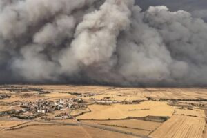 Katalánsko bičujú požiare, hlásia obete.