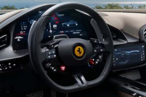 Ferrari pripúšťa, že urobilo chybu, keď odstránila skutočné tlačidlá.