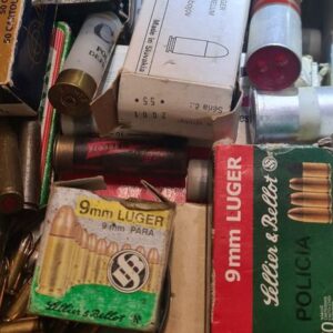 Policia zaistila v rámci zásahu v okrese Piešťany zbrane, náboje i marihuanu.