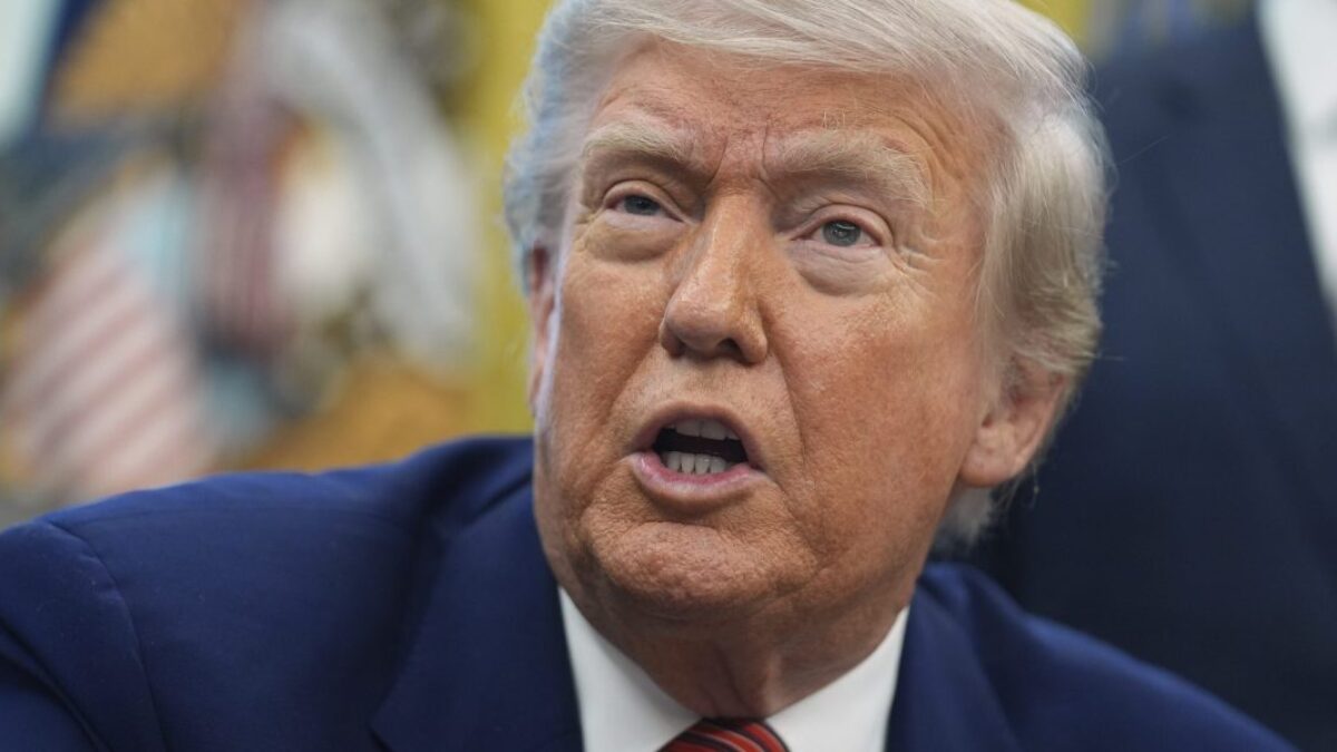 Trumpove cľové by stáli stredne veľkých zamestnávateľov v USA 82,3 miliardy dolárov, uvádza štúdia JPMorganChase Institute.