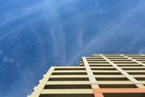 Nie je pravda, že by sa ľudia očkovali prostredníctvom práškovania. Táto informá...