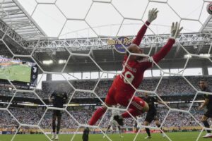 Real Madrid vyradil Juventus, Dortmund porazil Monterrey.