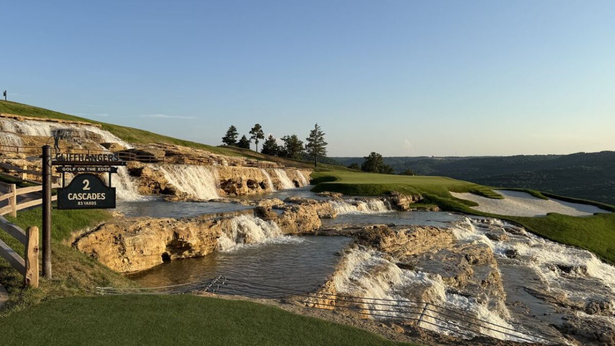 Cliffhangers at Big Cedar Golf je povinnosťou pre všetkých fanúšikov golfu kdekoľvek.