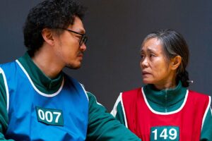 squid game s3 l to r yang dong geun as yong sik kang ae sim as geum ja.jpg ‘Squid Game’ práve prekonal najsmutnejšie príbehy série ešte zdrcujúcejším zvrat...