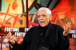 Investor z Silicon Valley Vinod Khosla predpokladá, že umeľá inteligencia nahrad...