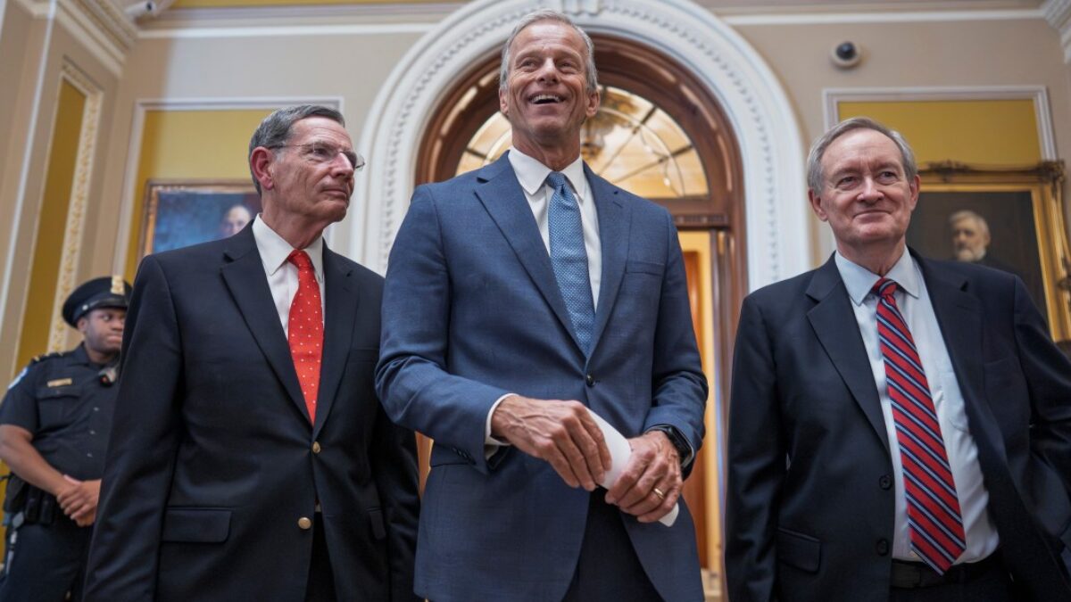 Trumpov „Veľký krásny zákon“ môže ukončiť dotácie na čistú energiu. Kritici varujú, že by to mohlo poslať účty za energie „cez strechu“.