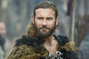 clive standen in vikings season 3.jpeg Hviezda „Vikingov“, 43, prezrádza, ako seriál v poslednej chvíli prepísal Rolloa...