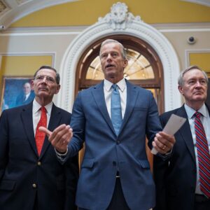 Senát USA schválil Trumpov „veľký a nádherný“ daňový balík zmien po burlivom cel...