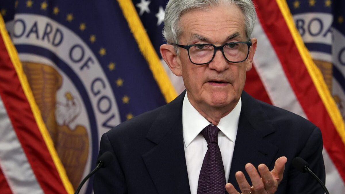 Jerome Powell uviedol, že Fed by znížil sadzby, keby nebolo ciel.