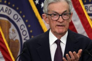 Jerome Powell uviedol, že Fed by znížil sadzby, keby nebolo ciel.