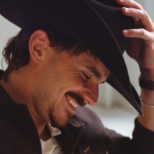 Tucker Wetmore o ‚What Not To‘, druhom albume a Sabrine Carpenter