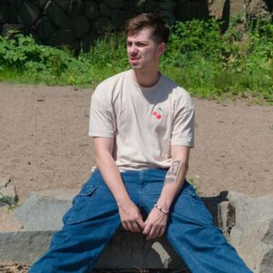 Evan Kreutz tvorí hudbu pre vaše chvíle pri otvorených oknách.