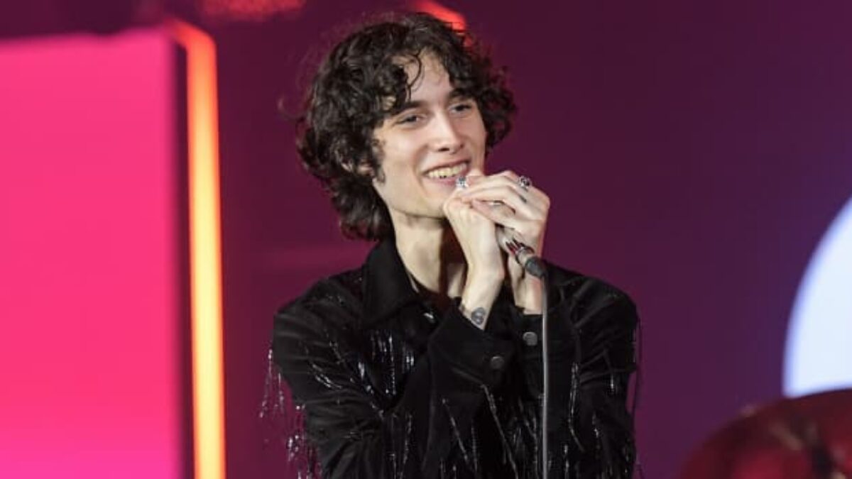 sombr naozaj chce pracovať s Billie Eilish.