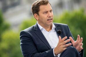 Nemecko: Minister financií Lars Klingbeil sa napriek sľubom v koaličnej zmluve o...