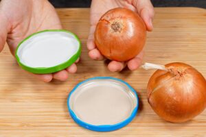 Beriem cibuľu a veko. Videl som to vo známej reštaurácii!