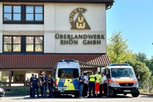 Jeden mŕtvy a dvaja zranení pri nožovom útoku v spoločnosti na juhu Nemecka