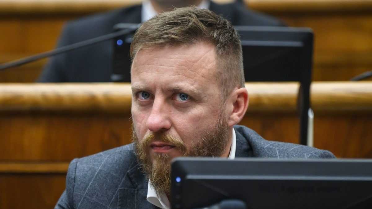 kotlar 1 scaled e1742377247657.jpg Kotlár odložil odchod, čaká na analýzu SAV